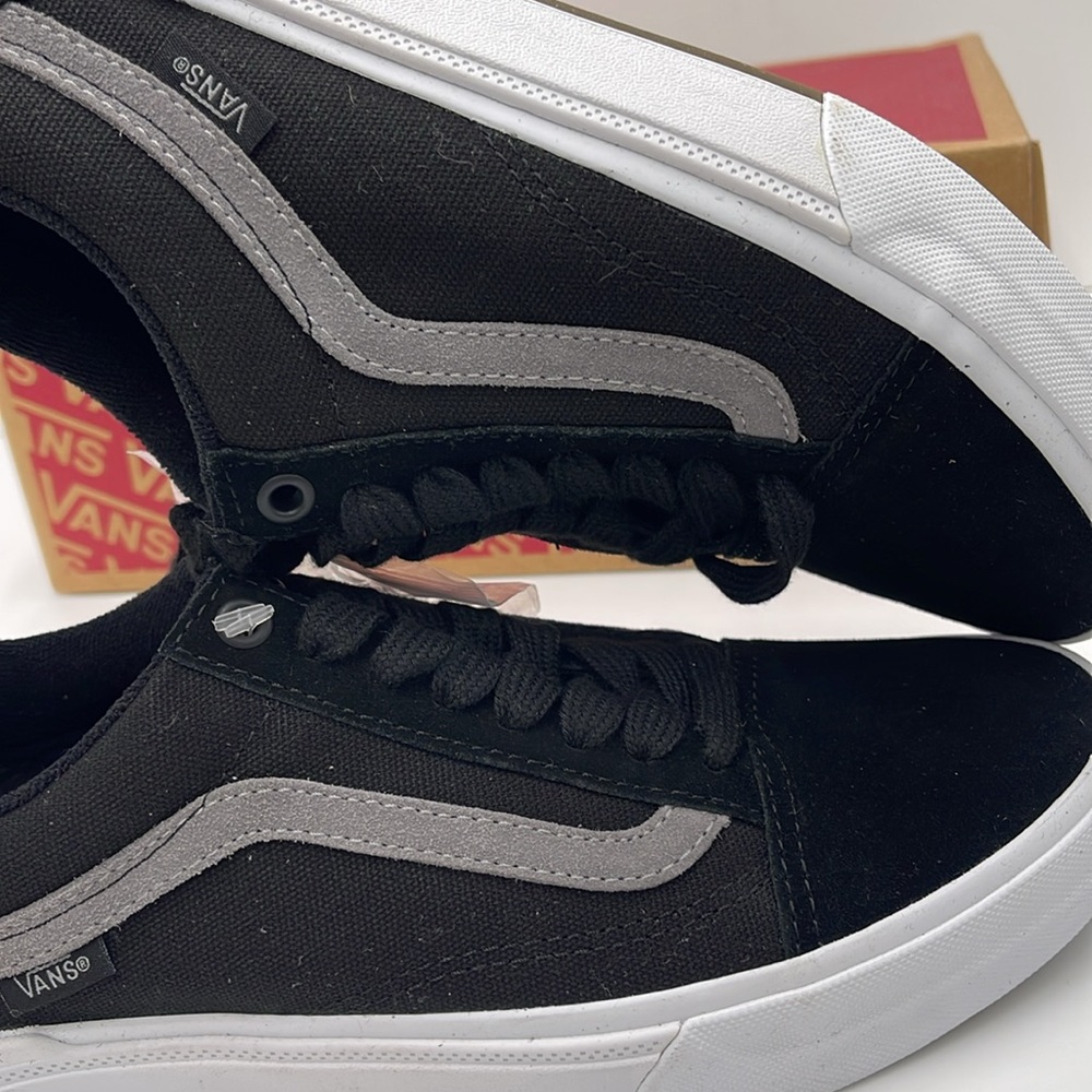 Vans WMNS Black and Gray Sneakers Bmx Old Skool
Black/Gray/White
VN0A5JIP9BG - Picture 14 of 16